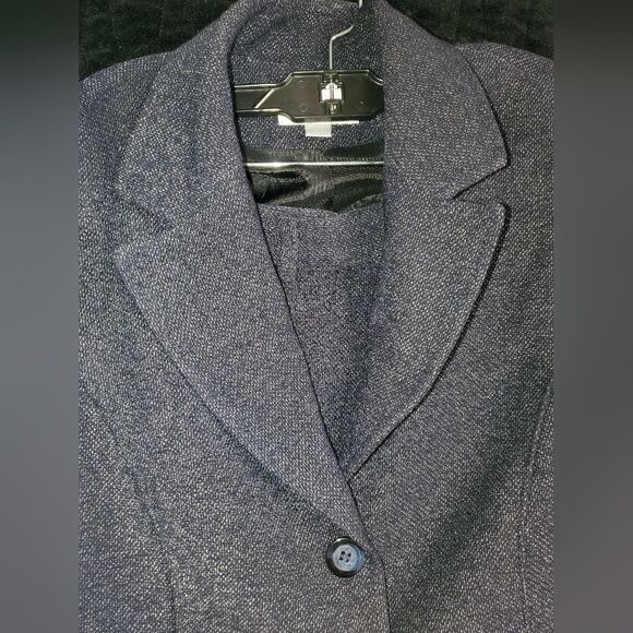 Designs by Conrad: Size 10: 2 Piece Pants Suit, 2 pockets on the Jacket - Picture 5 of 6
